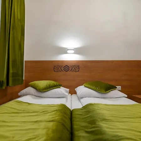 Homestay Pod Tatrami 1 & - Komfortowe Z Wyzywieniem, Blisko Term Bania